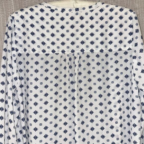 PLEIONE x Anthro M White Blue Printed V Neck Long Sleeve High Low Blouse - Picture 4 of 10